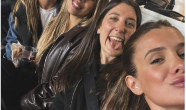 En medio de su embarazo, Cami Homs fue a la cancha para alentar a José Sosa desde la tribuna