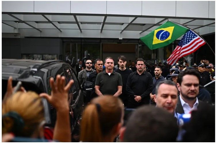 Internaron de urgencia a Jair Bolsonaro tras descompensarse en su casa