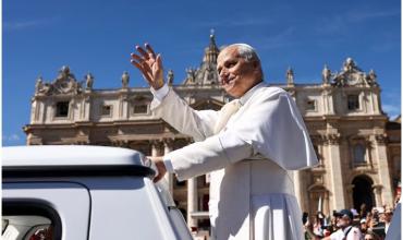 El papa León XIV calificó de “realista” el plan de Trump para Gaza e instó al grupo terrorista Hamas a que acepte la propuesta