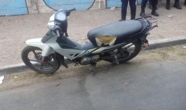 Un motociclista perdió el control y su acompañante terminó hospitalizada