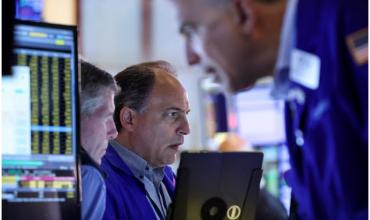 Los bonos de la deuda subieron y se desplomó el dólar antes del encuentro entre Milei y Trump