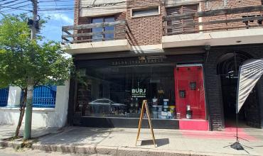 Funcionario policial protagonizó desorden y gresca en una pinturería del Centro