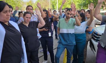 El gobierno se reunió con los medicos residentes y les prometió depositar lo adeudado a las 14 horas: "Sino depositan volvemos al paro"