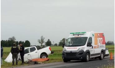 Choque fatal entre una camioneta y un camión en la autopista Rosario-Córdoba: un muerto