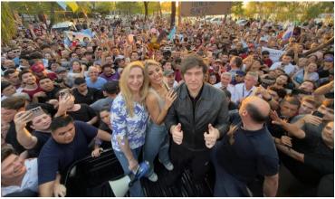 Javier Milei llegó a Santiago del Estero en el tramo final de su gira nacional