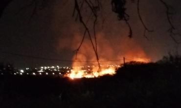 Incendio de gran magnitud cerca del Club Legislativo