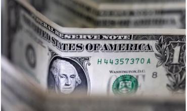 El dólar volvió a subir y cerró a solamente 57 centavos del techo de la banda cambiaria
