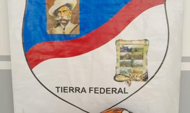 Recuperan en el Barrio Islas Malvinas un casco robado en la vía pública