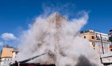 Cuatro trabajadores heridos al derrumbarse parcialmente una torre medieval en Roma
