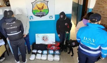 Detuvieron a tres personas por transportar más de 10 kilos de marihuana en un micro hacia Catamarca