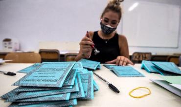 Con barbijo obligatorio y distanciamiento, Italia ya vota para reducir la cantidad de legisladores