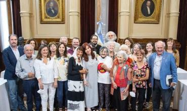 Los mensajes de Cristina Kirchner para despegarse del Gobierno ante un grupo de militantes de derechos humanos