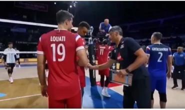 Papelón del DT de Francia mientras perdía con Argentina en el Mundial de vóley: qué le pidió a uno de sus jugadores