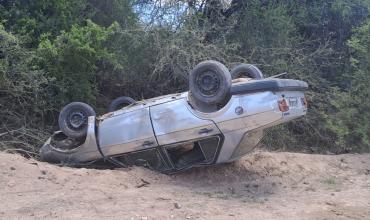 Dos hombres resultaron heridos tras el vuelco de un automóvil en Chamical