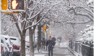 Nueva York registra su primera gran nevada del invierno y se emiten advertencias por frío extremo
