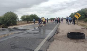 Vecinos del barrio Agrupación Gaucha 1 cortan la ruta 38 en reclamo por la falta de agua