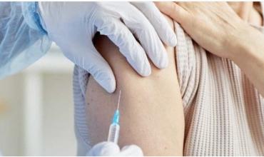 Una inesperada donación de vacunas del Covid llega en plena traba con las dosis de Pfizer y los casos en ascenso