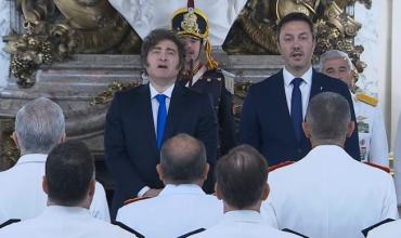 En una ceremonia exprés, Milei encabezó la Entrega de Sables a las Fuerzas Armadas