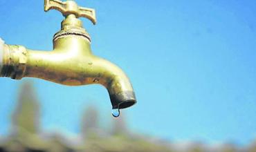 Siguen los problemas de agua en Chilecito y denuncian derroche en algunos sectores