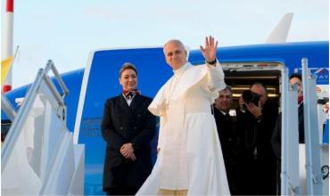 El avión del Papa entró al “service” en plena gira