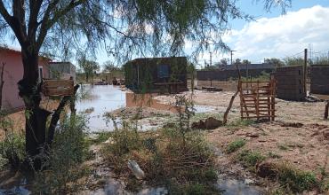Fuerte tormenta en Chepes deja destrozos y la crecida de ríos que no veían agua hace años