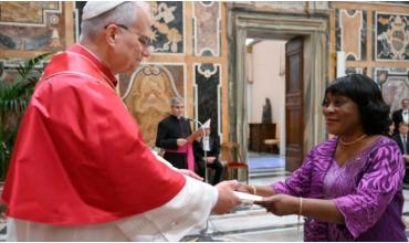 El Papa exhorta a la diplomacia mundial a construir una "paz desarmada y desarmante"