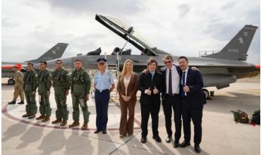 Diego Santilli chicaneó al peronismo con una foto, tras la llegada de los F-16: "De llamas metralletas a aviones de combate"