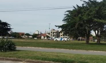 Un jubilado de 89 años perdió el control de su camioneta, atropelló y mató a una mujer y murió tras el choque