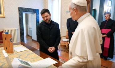 El Papa recibió a Zelenski en el Vaticano y expresó su “urgente deseo” de que el diálogo lleve a una paz justa