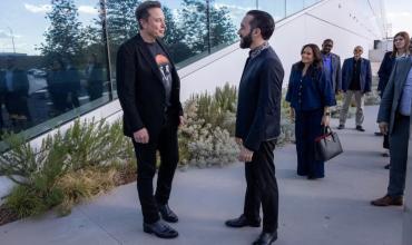 Elon Musk anunció un revolucionario programa de inteligencia artificial para escuelas públicas en El Salvador