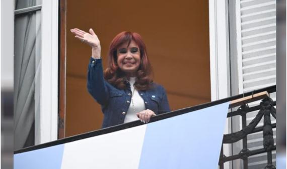 “El tomate peronista”: la historia que compartió Cristina Kirchner para criticar las “anteojeras ideológicas”