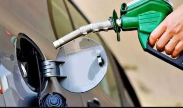 Leves bajas en combustibles y cambios en estaciones YPF: qué está pasando con los precios