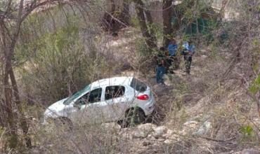 Encontraron un auto desbarrancado abandonado en Santa Florentina