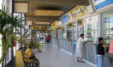 Intenso movimiento en la Terminal de Ómnibus por el éxodo y arribo de pasajeros para Navidad