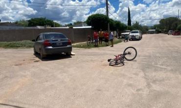 Siniestro vial entre un automóvil y una bicicleta dejó una persona hospitalizada en Chepes