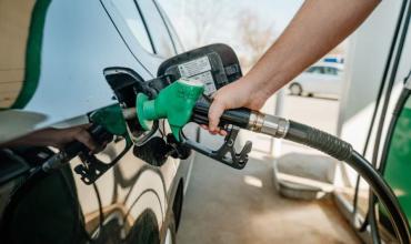 El Gobierno volvió a aplicar una suba parcial de los impuestos al combustible: cómo impacta en los precios