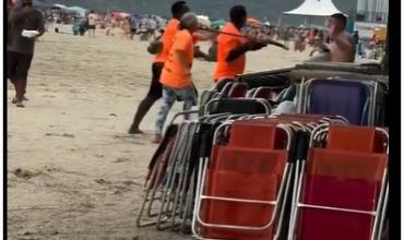 Un turista argentino sufrió una paliza de varios vendedores de choclos en una playa de Camboriú