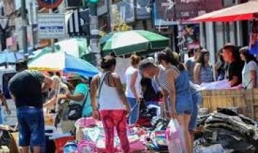 Subió la venta ilegal callejera en diciembre: alimentos y bebidas fue lo más vendido
