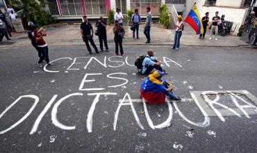 Miedo, hostigamiento y autocensura: los periodistas venezolanos denuncian un aumento de la represión chavista