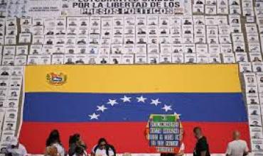 El gobierno de Venezuela dice haber liberado a más de 400 presos políticos