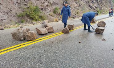 Ruta Nacional 75: Con paso restringido por acumulación de piedras y arena