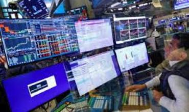 Jornada financiera: subieron las acciones y los bonos, y el riesgo país cedió en medio de las compras del BCRA