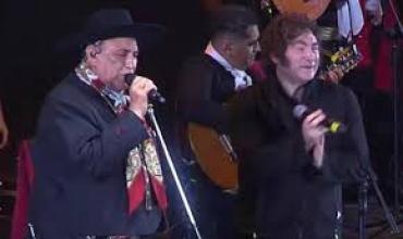 Jesús María: Javier Milei cantó “Amor Salvaje” con el Chaqueño Palavecino y le agradeció a Córdoba