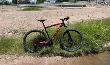 Accidente en Barrio 25 de Mayo Norte: ciclista trasladado al hospital