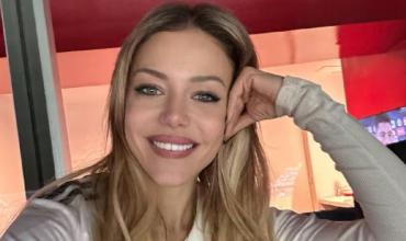 En medio del escándalo, Evangelina Anderson posó en minivestido escotado y cartera de lujo