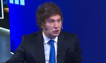 Un poeta le pegó duramente a Javier Milei en el Festival de Cosquín: "Se cree un león y..."