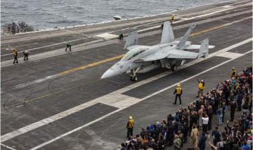 El portaaviones USS Abraham Lincoln ingresó en aguas de Medio Oriente en plena escalada entre Estados Unidos y el régimen iraní