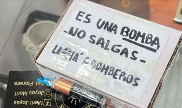 Robo y amenaza de bomba en un comercio de Córdoba: el ladrón dejó un paquete en el mostrador antes de escapar