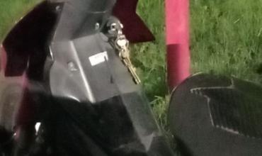 Retiran llaves de una motocicleta estacionada con riesgo en avenida Circunvalación