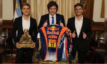 Milei homenajeó a Luciano Benavides en la Casa Rosada tras su histórica consagración en el Dakar